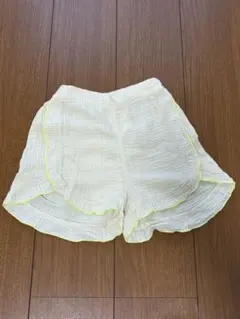 マーキーズ　フリル付きショートパンツ クリーム色 ネオンイエロー