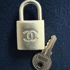CHANEL シャネル カデナ ロック 南京錠