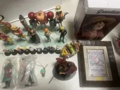 ワンピース　フィギュア23体＋パズル＋ストラップ　セット