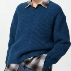 ユニクロフラフィーVネックセーターsizeL。