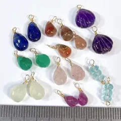 サービス品＊天然石の豪華なチャームアソートe49