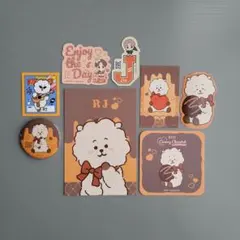BT21　カフェ　RJ　スイーツパラダイス　トレカ　缶バッジ　タイニータン　ジン