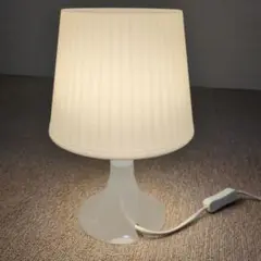 IKEA　ホワイトテーブルランプ E17