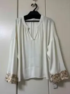 新品　グレースコンチネンタル　カフ刺繍TOP