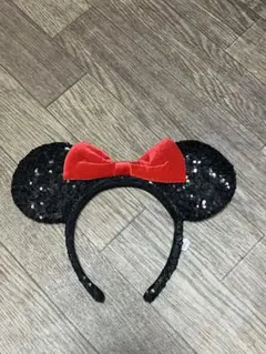 ミニーマウスカチューシャ 赤リボン付き