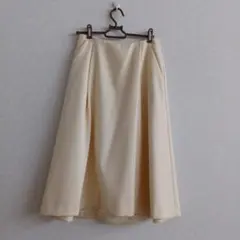 23区クリーム色 フレアスカート ひざ丈 ポケット付きウール混
