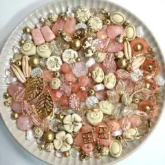 NEW！☆アンティークビーズ☆サーモンピンク＆ゴールド系MIX☆チャームなど