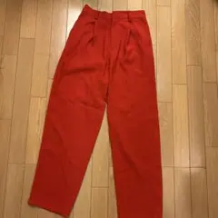 赤色 プリーツ入り スラックス