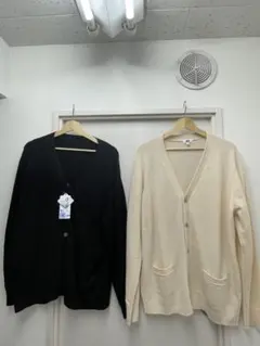 新品！UNIQLOプレミアムラムVネックカーディガン2XLと黒の春物カーディガン