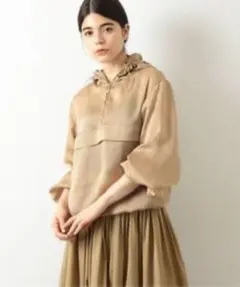 ベージュ
