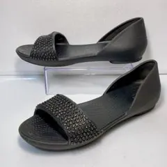 crocs 【W6/22.0】リナエンベリッシュド ドルセー　フラット　スタッズのサムネイル