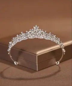 シルバークリスタルティアラ