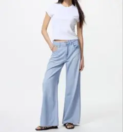 UNIQLOドレープワイドフレアジーンズ/28タグ付き