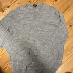 UNIQLO グレー Vネックセーター Mサイズ