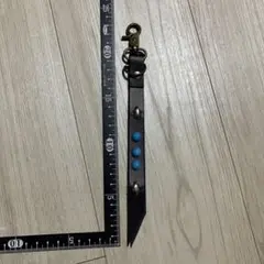 黒レザーキーホルダー 青いビーズ付き