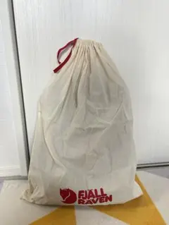 特価新品✨寝袋✨FJÄLLRÄVEN FUNÄS LITE アウトドア.キャンプ - メルカリ