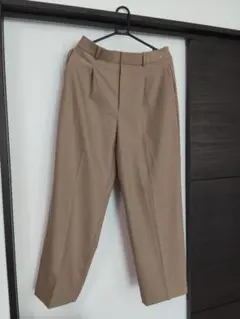 UNIQLO　タックワイドパンツ　ベージュ