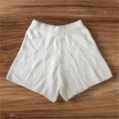 （株）アンティローザ パンツ ニットショートパンツ　アイボリー　タグ付き