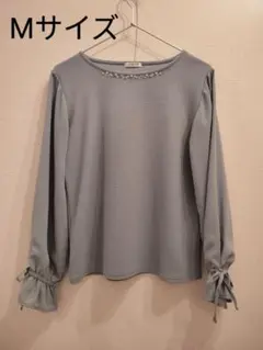 ビジュー•リボン付 カットソー トップスくすみブルー青