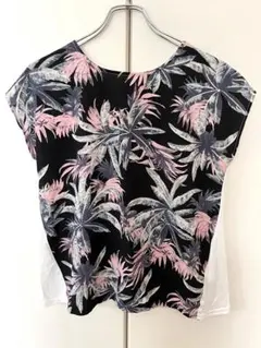 半袖花柄シアートップスM