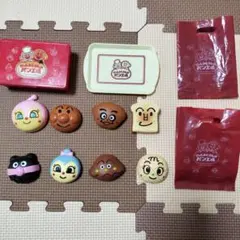 【値下げ】アンパンマン　ジャムおじさんのパン工場　パン8個　箱　トレイ