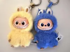 POP MART イニシャルラブブ　O P ぬいぐるみ　キーホルダーのサムネイル