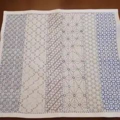 寒色系の段染め糸でスッキリ仕上げた寄せ模様(縞)の刺し子ふきん