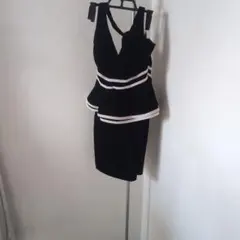 ブラックペプラムドレス