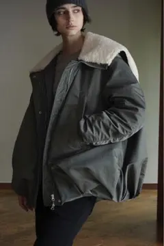 カーキ ブルゾン