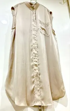 ベージュゴールド　シャンパンゴールド ノースリーブロングブラウス