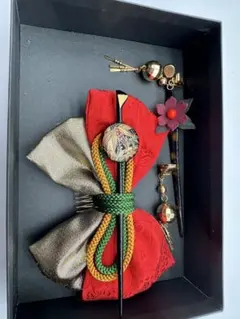 リボン型髪飾り 赤 金 緑