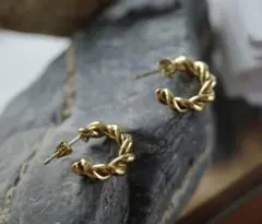 新品　常田大希着用デザイン似　フープピアス　ゴールド　メンズ　ピアス　ツイスト