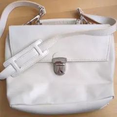 美品 セシルエジャンヌ CECILE ET JEANNE レザーハンドバッグ 青山店限定 バッグのご紹介 - CÉCILE ET JEANNE (セシル・エ・ジャンヌ