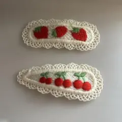 いちごとさくらんぼのレースヘアクリップ