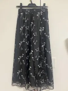 MERCURYDUOブラック花柄刺繍ロングスカート Sサイズ