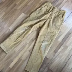 150 UNIQLO ウルトラストレッチテーパードパンツ