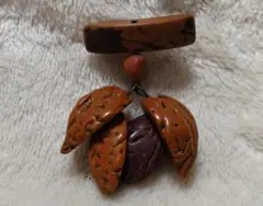 ★昭和レトロ!!チョコ好きな方へ・カカオの実デザイン・茶系ブローチ★