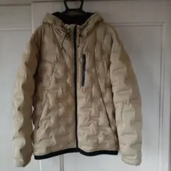 ベージュ ダウンジャケット フード付き