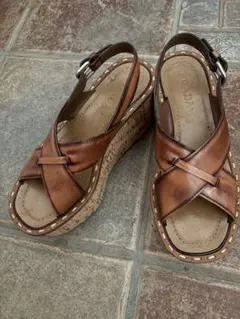 PRADA ブラウンウェッジサンダル　牛革