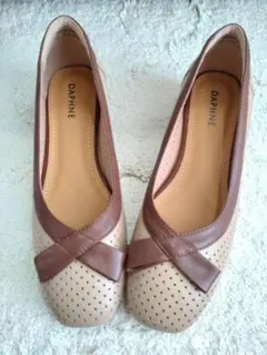 【新品未使用】DAPHNE バレエシューズ ベージュとブラウン 23.5cm