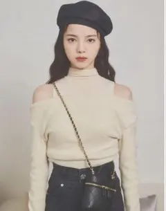 【未使用・タグ付き】yilon shoulder off knit