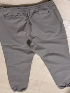 グレー ワイドパンツ