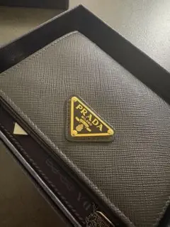 PRADA サフィアーノレザー 二つ折り財布 グレー