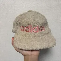 adidas ボアキャップ ベージュ ピンクロゴ 帽子 アディダス