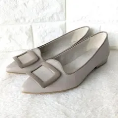 DIANA スクエアバックル フラットシューズ パンプス グレージュ