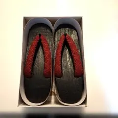 伝統的な黒赤下駄