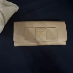 PRADA 長財布 サフィアーノ リボン ベージュ訳あり - メルカリ