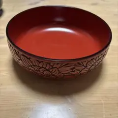 赤い花模様の菓子器