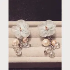 【お値下げ中】✴︎お花とシャボン玉のイヤリング✴︎