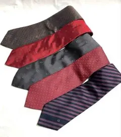 ドット ネクタイ